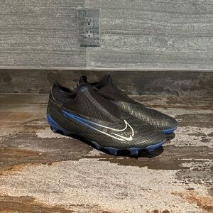 Nike Phantom Men’s Cleats Black & Blue Size 12 Like New AND Shin Guards